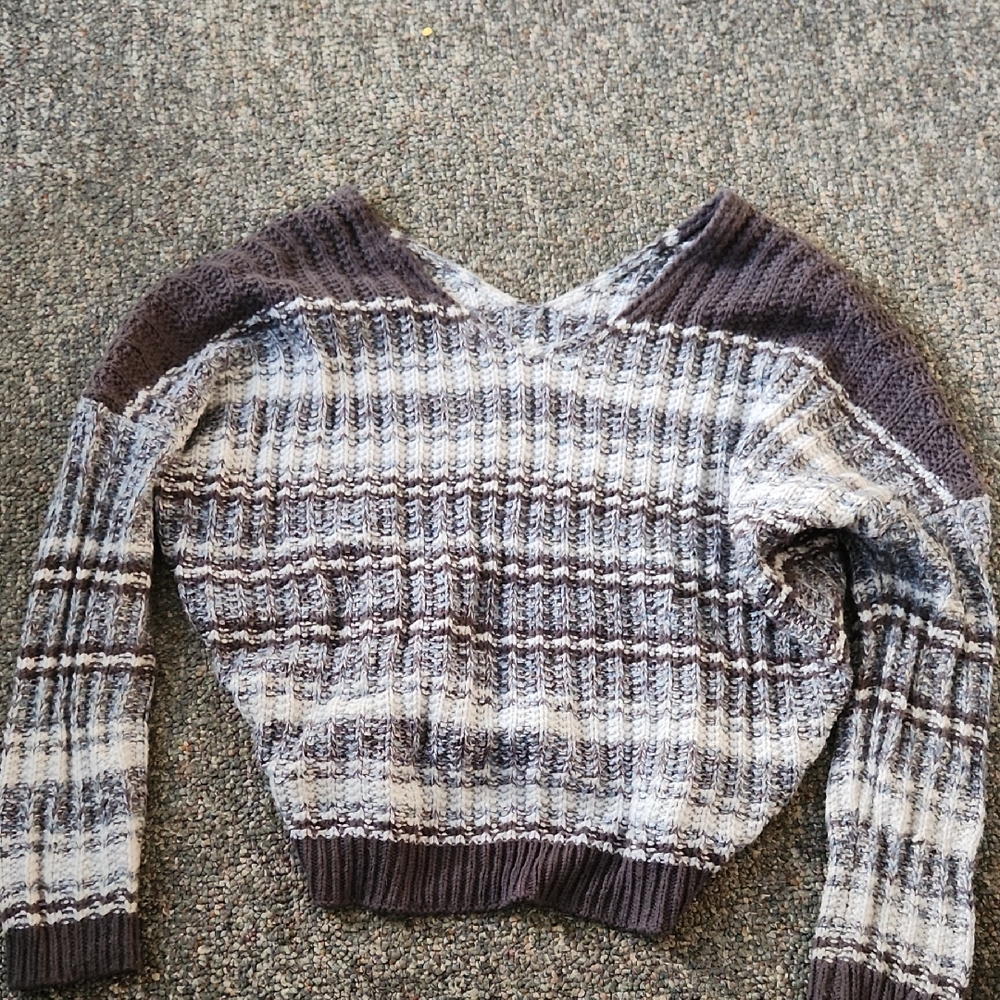 Rue21 V-Neck Sweater in Gray and Brown